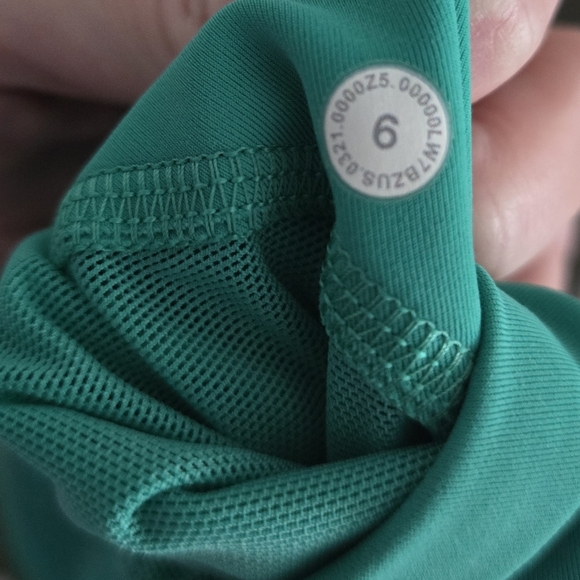 Lululemon Green Bike Shorts with Pockets, 6 - Picture 6 of 6